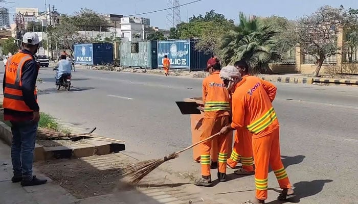 Sindh Solid Waste Management Board team cleaning the procession routes of Muharram on July 16, 2024. — Screengrab via Facebook/Sindh Solid Waste Management Board Official