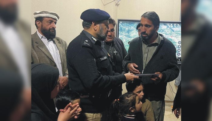 Khyber Pakhtunkhwa Inspector General of Police (IGP) Zulfiqar Hameed hands over financial assistance cheques to the family of a martyr in Malakand on February 26, 2026. — Facebook@pakhtunkhwapolice