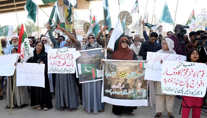 Activists of the Muttahida Qaumi Movement-Pakistan (MQM-P) hold a rally in support of the Pakistan Army on February 28, 2026. — NNI