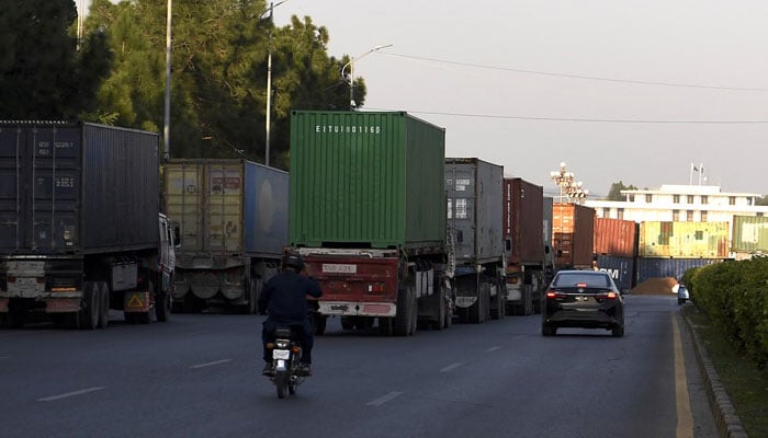 Containers are being placed to seal the Red Zone on October 11, 2025. — INP