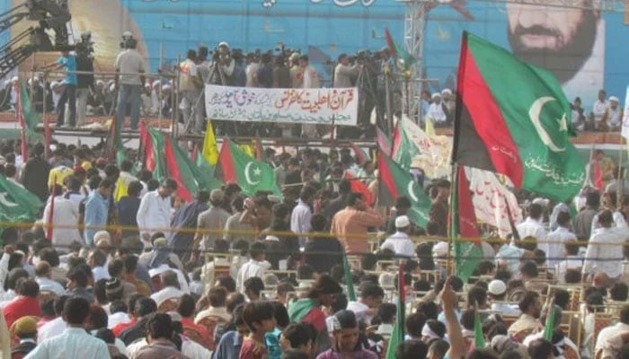 Supporters of Majlis-e-Wahdat-e-Muslimeen (MWM) hold flags during a public gathering. — Facebook@MajlisEWahdatEMuslimeenUnitNaudero/File