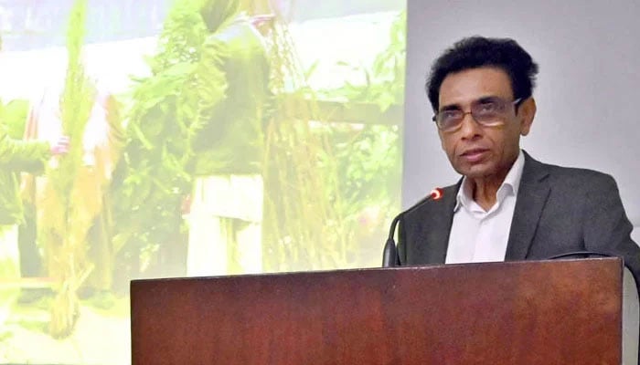 Minister for Federal Education and Professional Training Khalid Maqbool Siddiqui addresses an event in Islamabad on June 6, 2024. — APP