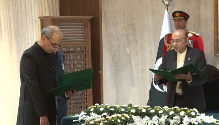 President Asif Ali Zardari administered the oath of office to Mr Naveed Kamran Baloch as the 9th Wafaqi Mohtasib (Federal Ombudsman) of Pakistan at a ceremony held at Aiwan-e-Sadr, 4 March 2026. — Screengrab via Facebook@PresOfPakistan