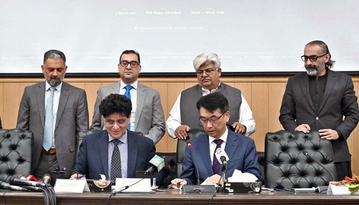 Chairman FBR, Rashid Mahmood Langrial, witnesses the signing of an MoU for the National Cargo Tracking System in the Federal Capital on March 5, 2026. — APP
