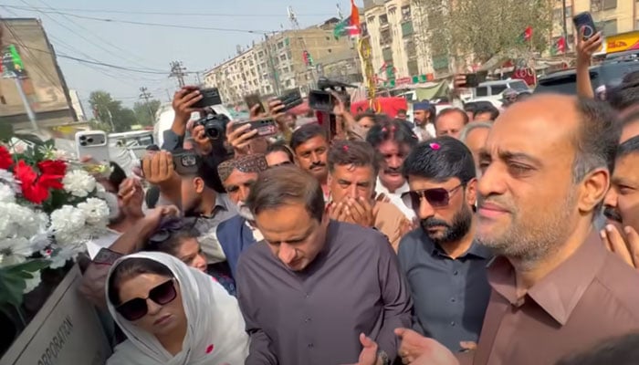 Karachi Mayor Barrister Murtaza Wahab lays the foundation stone of a road construction and rehabilitation project from Pehlwan Goth Road to Habib University and up to Race Course Road, Safoora in District East on March 13, 2026. — Screengrab via Facebook@barristermurtazawahabofficial