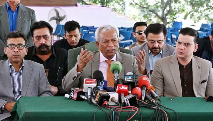 Sindh Governor Muhammad Nehal Hashmi addresses a press conference at Governors House on March 15, 2026. — APP