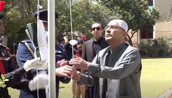 President Zardari hoists the national flag at Neudero House on March 23, 2026. — Screengrab via Facebook@Bilawalhouse