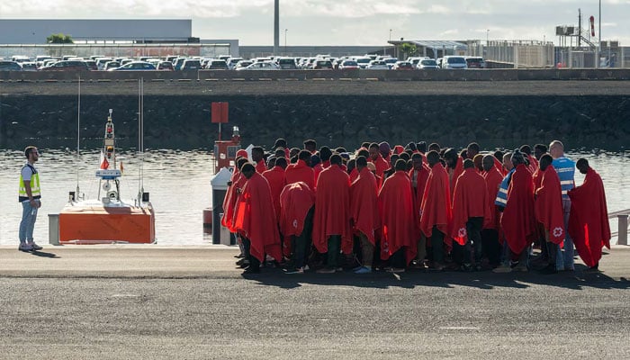 Spanish police and Frontex officers receive a group of migrants rescued by a vessel in Lanzarote, in November 2024.—EFE/File