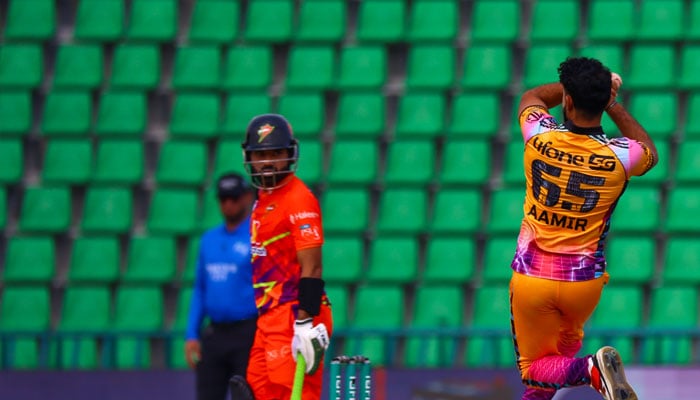 Peshawar Zalmi Amir Jamal bowling against RawalPindiz. —PCB