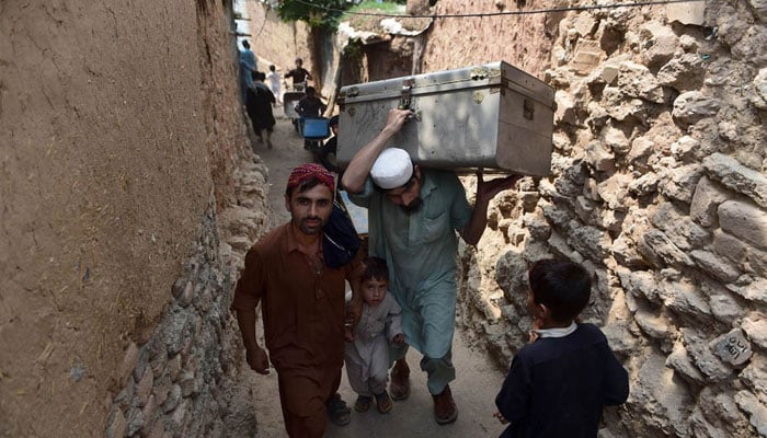 A representational image of persons in Islamabads kachi abadi. —TheNews/File