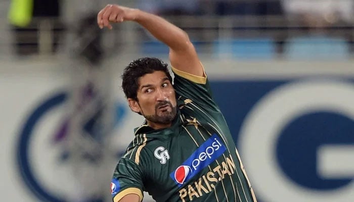 Pakistans Sohail Tanvir bowls a delivery during their first T20I against New Zealand at the Dubai International Cricket Stadium in Dubai on December 4, 2014. — AFP