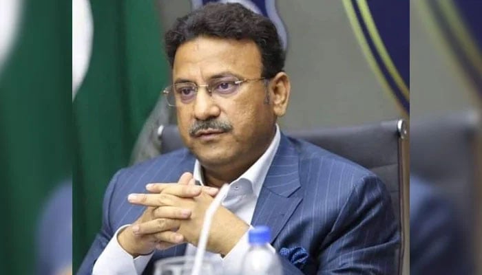 Sindh Home Minister Ziaul Hassan Lanjar chairs a meeting in this image. — APP/File