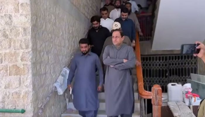 Karachi Mayor Barrister Murtaza Wahab visits KMC’s Spencer Eye Hospital in Lyari on March 31, 2026. — Facebook@barristermurtazawahabofficial/Screengrab