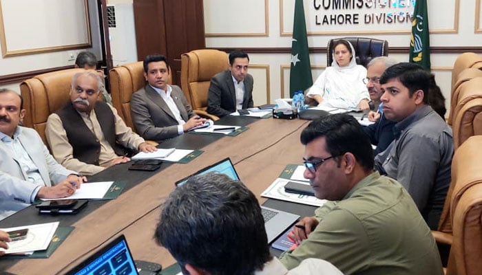 Commissioner Lahore Division Marryam Khan chairing a meeting on April 1, 2026. — Facebook@commissionerlahoredivision