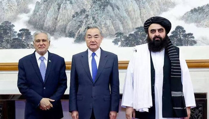 Chinese Foreign Minister Wang Yi (center), Pakistan’s Foreign Minister Ishaq Dar (left), and Afghanistan’s acting Foreign Minister Amir Khan Muttaqi (right) meet in Beijing on May 21, 2025. —Ministry of Foreign Affairs of the People’s Republic of China/File