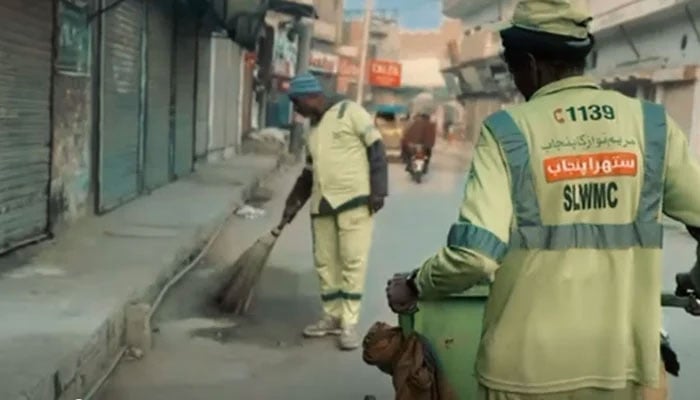 This representational image shows Suthra Punjab workers cleaning the streets on January 22, 2026. — Screengrab via Facebook@SuthraPunjabPK