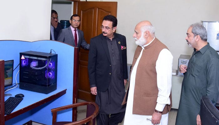 Chairman of the Higher Education Commission (HEC) Dr Niaz Ahmad Akhtar visited the Artificial Intelligence Lab at the Punjab University College of Information Technology (PUCIT) on April 4, 2026. — Punjab University/File