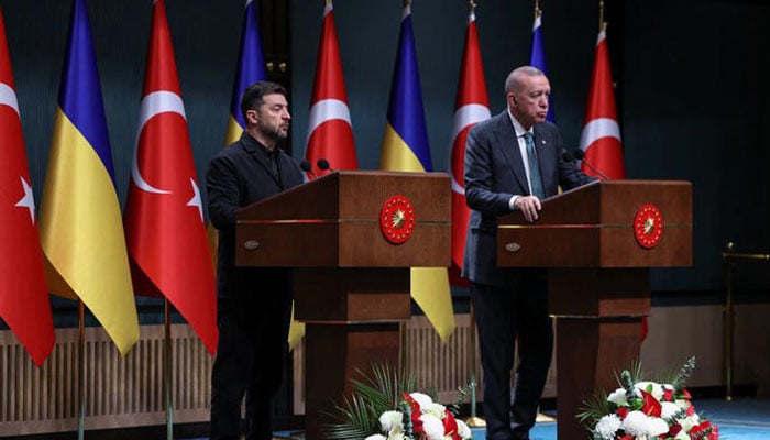 Ukrainian President Volodymyr Zelenskiy and Turkeys President Tayyip Erdogan attend a joint press conference in Ankara, Turkey, November 19, 2025. —Reuters