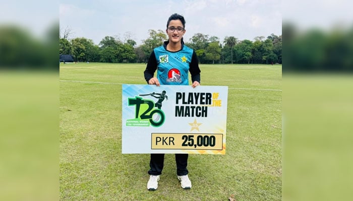 Muneeba Ali posing with the prize cheque. —PCB/File