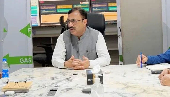 SSWMB Managing Director Tariq Ali Nizamani speaks in a meeting on May 30, 2025. — Facebook@sswmbo