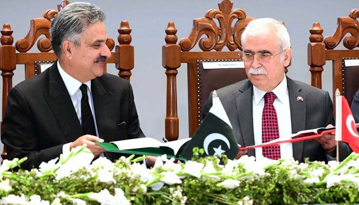 Honble Chief Justice of Pakistan and President Constitutional Court of the Republic of Türkiye in a photo-during MoU signing ceremony at the Supreme Court of Pakistan, April 06, 2026.—APP