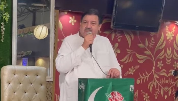 Sindh Pakistan Muslim League-Functional (PML-F) Secretary General Sardar Abdul Rahim addressing an event.  — Facebook@pmlfcentral/Screengrab