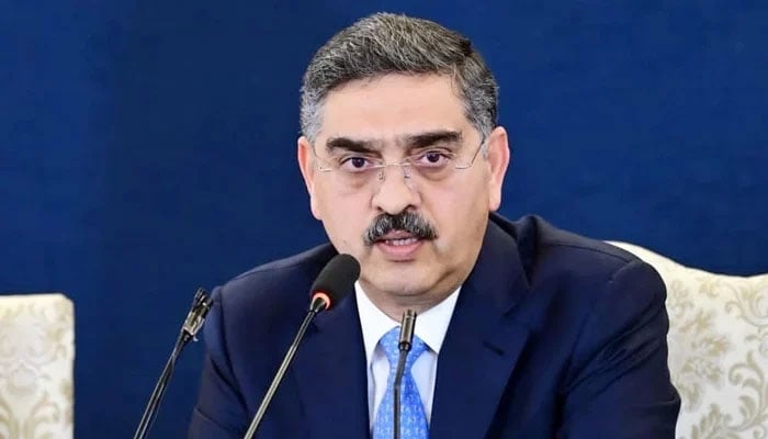 Ex-Caretaker Prime Minister Anwaar-ul-Haq Kakar talks to anchors and journalists in a meeting held at the PM House in Islamabad on August 31, 2023. — PID