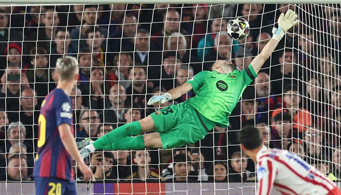 Julian Alvarez boserving the free-kick. —AFP