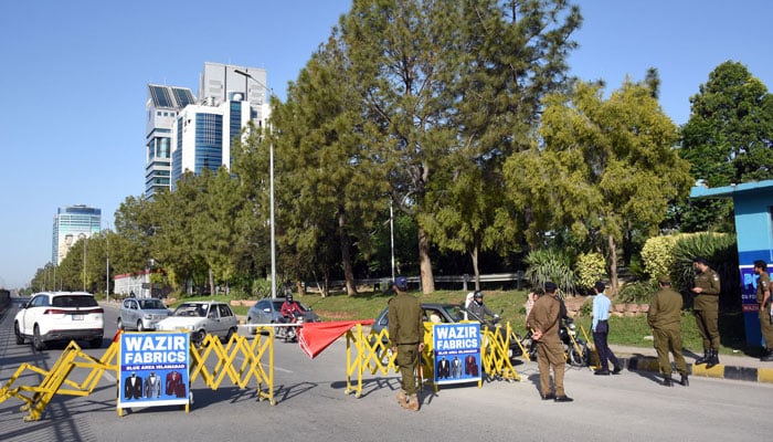 Police officials stop the traffic at Jinnah Avenue in Islamabad on April 10, 2026. — ONLINE