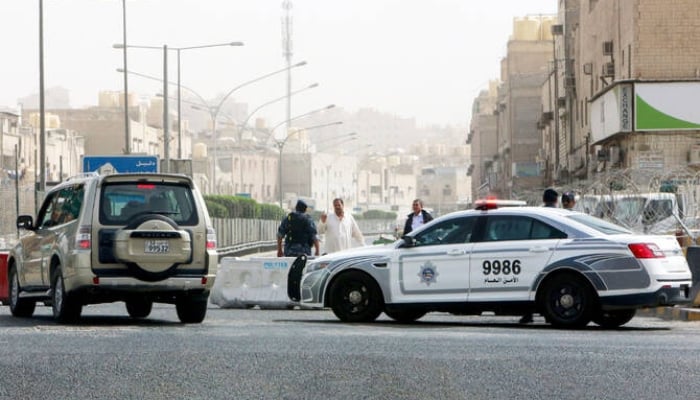 Kuwaiti police officers man a checkpoint at the entrance the town of Jeleeb Al-Shuyoukh, south the capital Kuwait City. —AFP/File