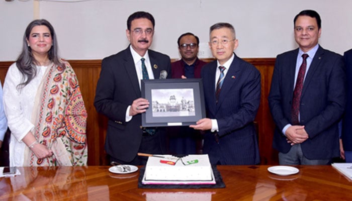 Vice Chancellor Prof Dr Muhammad Ali presenting a souvenir to Chinese Consul General in Lahore, Sun Yan at the Punjab University  on April 13, 2026. — Punjab University/File
