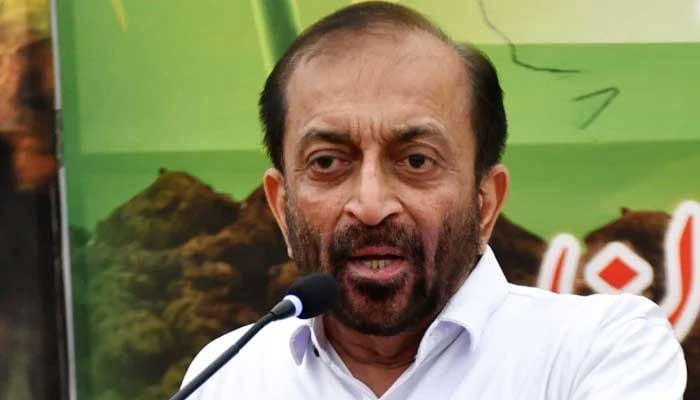MQM-P leader Farooq Sattar speaks at a tree plantation drive in Karachi on August 4, 2024. — Facebook/Dr Farooq Sattar