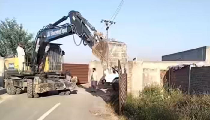 The LDA employees seen busy in operation against illegal housing schemes on April 14, 2026. — Facebook@LahoreDevelopmentAuthority/Screengrab