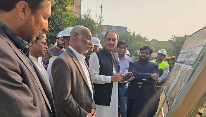 Secretary Local Government Shakeel Ahmed Mian, DG WCLA along with Chief Engineer TEPA, visited on going works at Neela Gumbad project site, on November 4, 2025.  — Facebook@lgcdpunjab