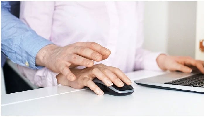 Representational image of harassment of women at the workplace.  — Educaloi.cq.ca/File