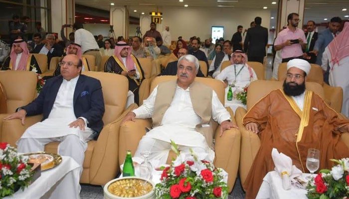 Advisor to the Prime Minister of Pakistan Allama Tahir Ashrafi (right) is seen at an event.  — Facebook@tahir.mahmoodashrafi/File
