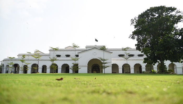 The image shows the building of the Garrison Officers Mess. — Facebook@GOMRWP