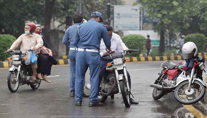 The Lahore traffic police personnel seen in action. — The News/Rahat Dar/File