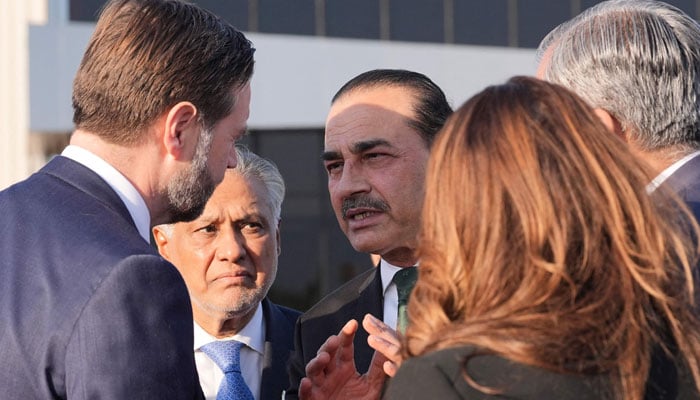 US Vice President JD Vance (left) talks to Pakistan´s Army Chief and Field Marshal Syed Asim Munir (centre) and Foreign Minister Ishaq Dar (2nd left) before boarding the Air Force Two after attending talks on Iran in Islamabad on April 12, 2026. — AFP