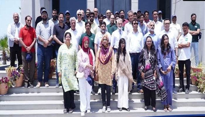 The image shows a group photo after a mangrove plantation event on April 22, 2026. — APP