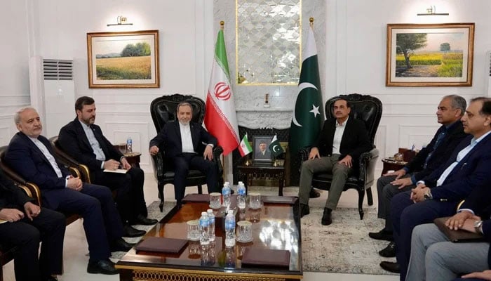 Iranian Foreign Minister Abbas Araghchi (left) in a meeting with Chief of Army Staff and Chief of Defence Forces Field Marshal Asim Munir in Islamabad, April 25, 2026. — Iranian News Agency