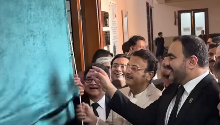 Sindh Law Minister Ziaul Hassan Lanjar inaugurates Wall of Peace and Sufism at Sindh Bar Council. — Facebook/Sindh Bar Council/screengrab