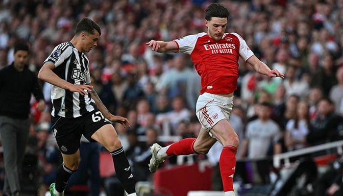 Newcastle Uniteds English midfielder Lewis Miley (left) chases down Arsenals English midfielder Declan Rice during the English Premier League football match between Arsenal and Newcastle United at the Emirates Stadium in London. —AFP
