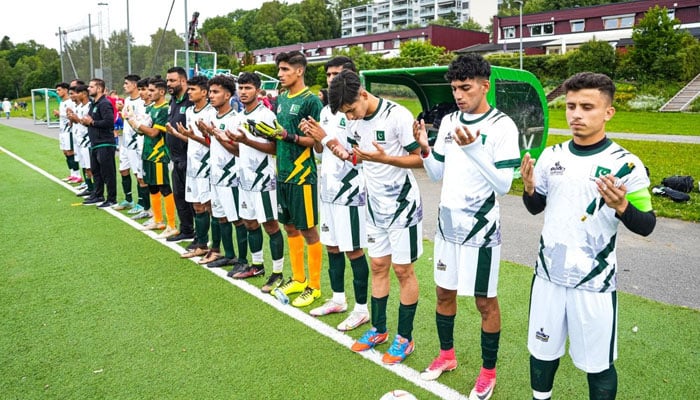Pakistan street child football team. — X@Muneeb313_/File