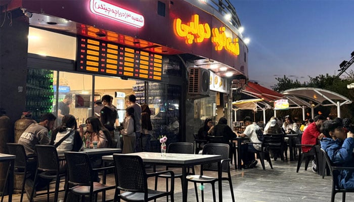Iranians gather at an eatery in northwestern Tehran.—AFP/File