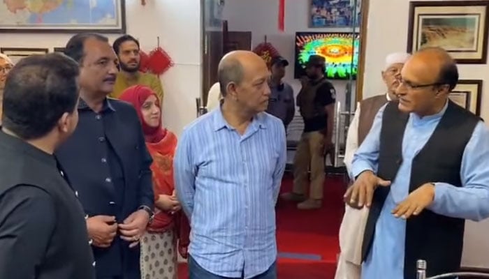 Malaysia’s High Commissioner to Pakistan, Dato’ Mohammad Azhar Mazlan (centre) visits Chinese Cultural Centre. —Screengrab via Facebook@ChinaWindowpwr