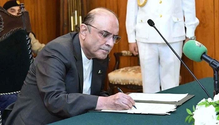 This representational image shows President Asif Ali Zardari signs a bill at the Aiwan-e-Sadr in Islamabad, on July 23, 2024. — APP