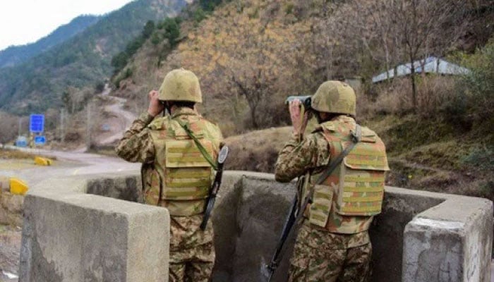 The representational image shows the Pakistani soldiers watch over potential Indian troop movements with binoculars at the Chakothi post near Pakistan-India border. — AFP/File