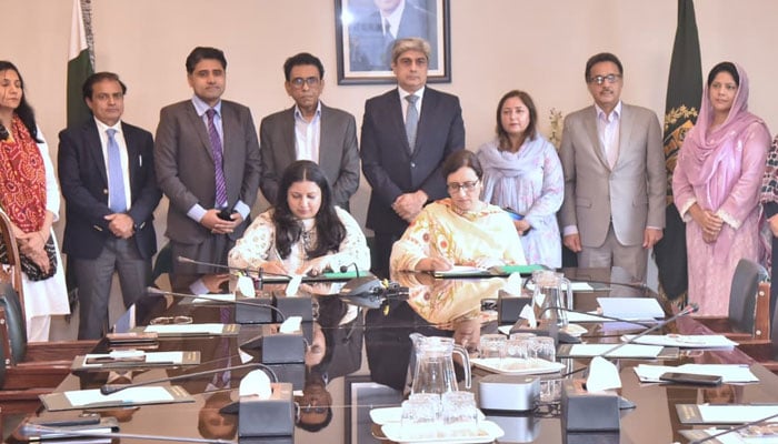 A memorandum of understanding (MoU) being signed between the Ministry of Federal Education and Professional Training on Monday and the international nonprofit RIGHT TO PLAY on May 4, 2026. — APP