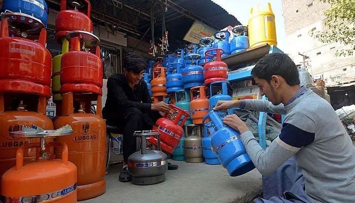 Govt offers token energy relief with LPG cut, power refund